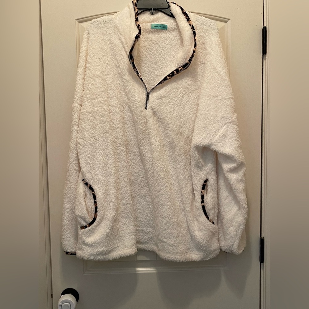 Sherpa Sweater with leopard trim